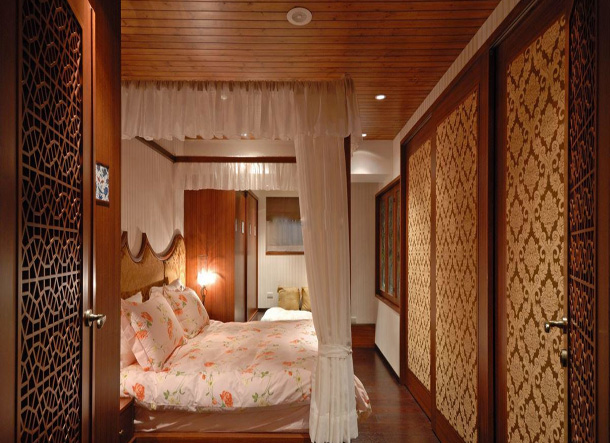 东南亚豪华风格卧室.jpg